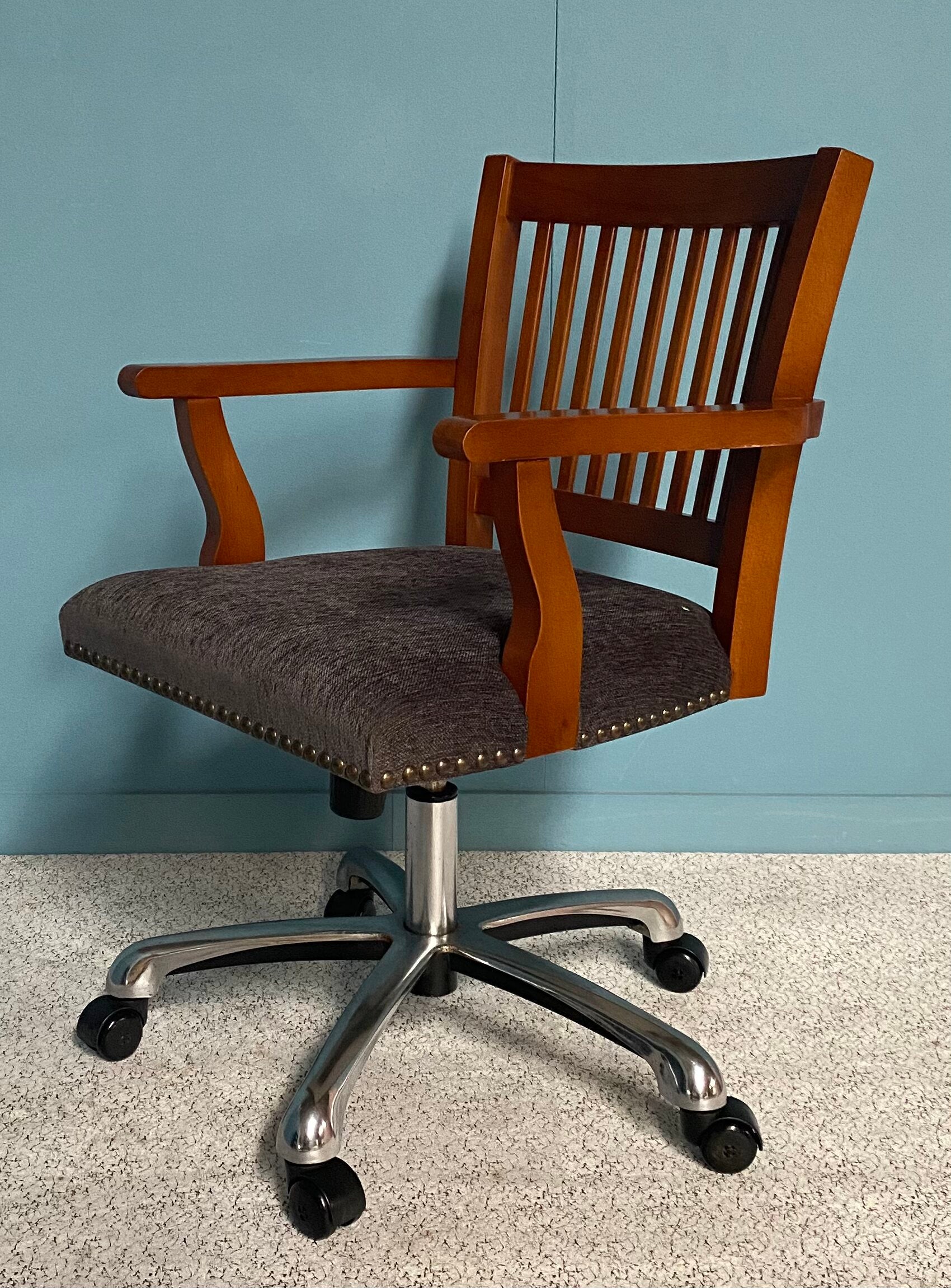 Low back desk outlet chair